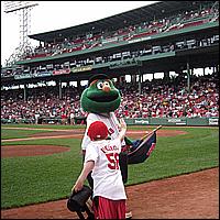 Fenway Park - The Findlays Score The Game, Behind the Green Monster!
